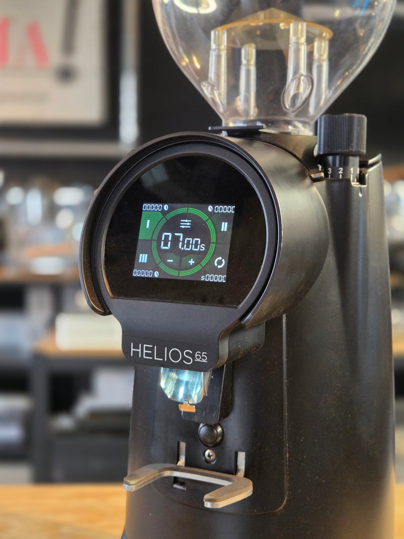 Eureka Helios 65 – Black