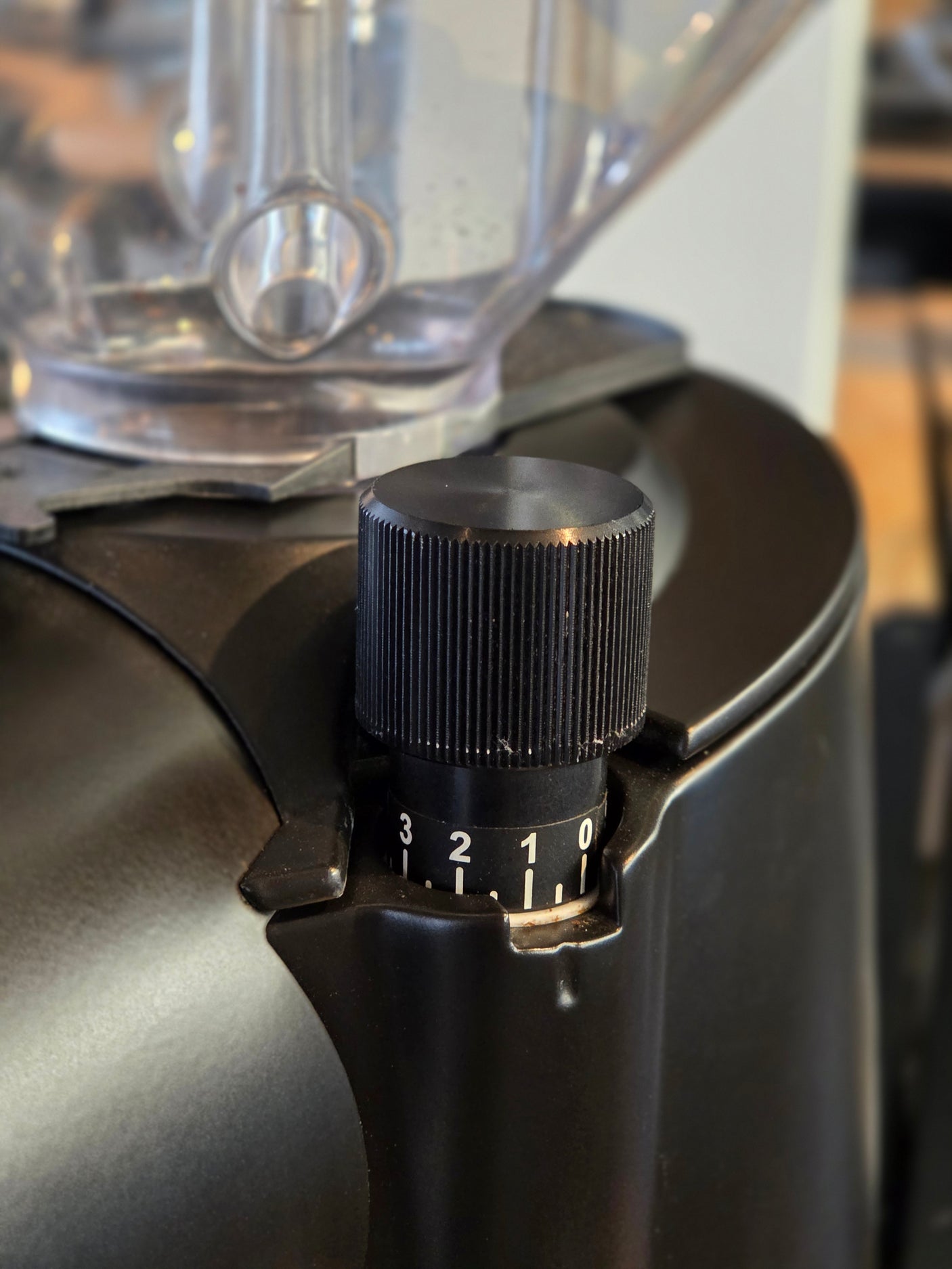 Eureka Helios 65 – Black